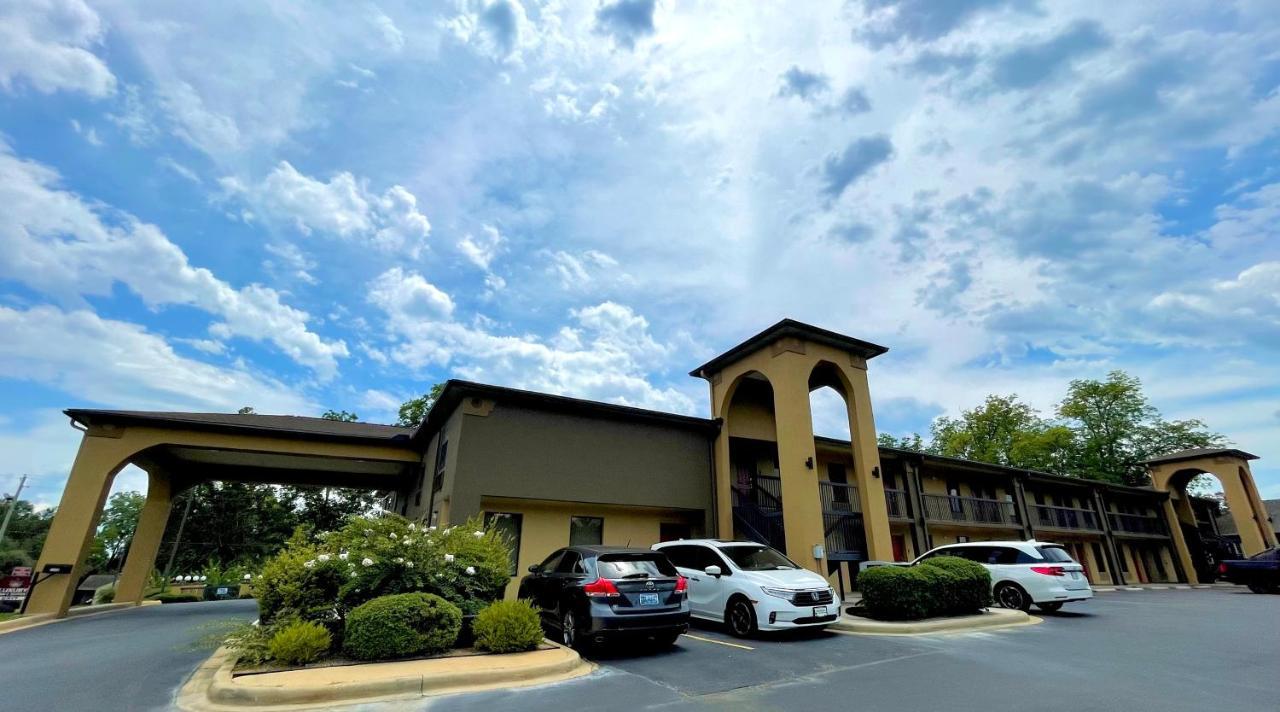 סלמה Luxury Inn & Suites מראה חיצוני תמונה