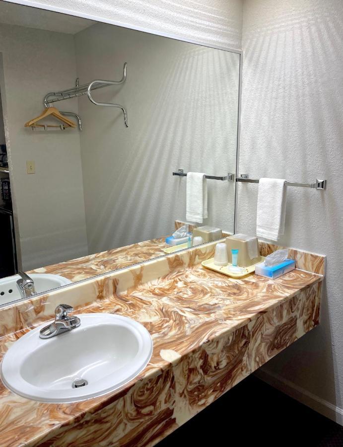 סלמה Luxury Inn & Suites מראה חיצוני תמונה