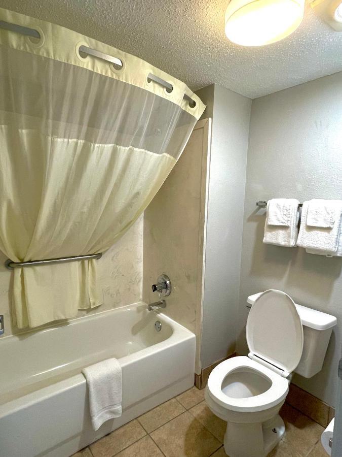 סלמה Luxury Inn & Suites מראה חיצוני תמונה