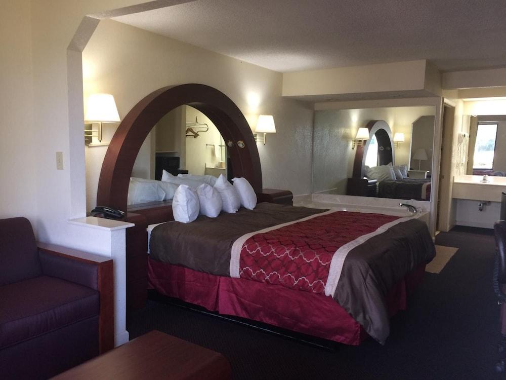 סלמה Luxury Inn & Suites מראה חיצוני תמונה