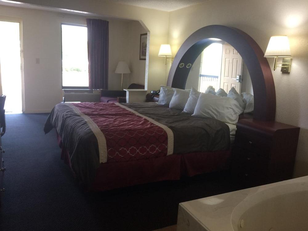 סלמה Luxury Inn & Suites מראה חיצוני תמונה