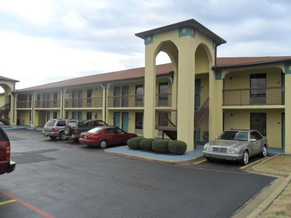 סלמה Luxury Inn & Suites מראה חיצוני תמונה