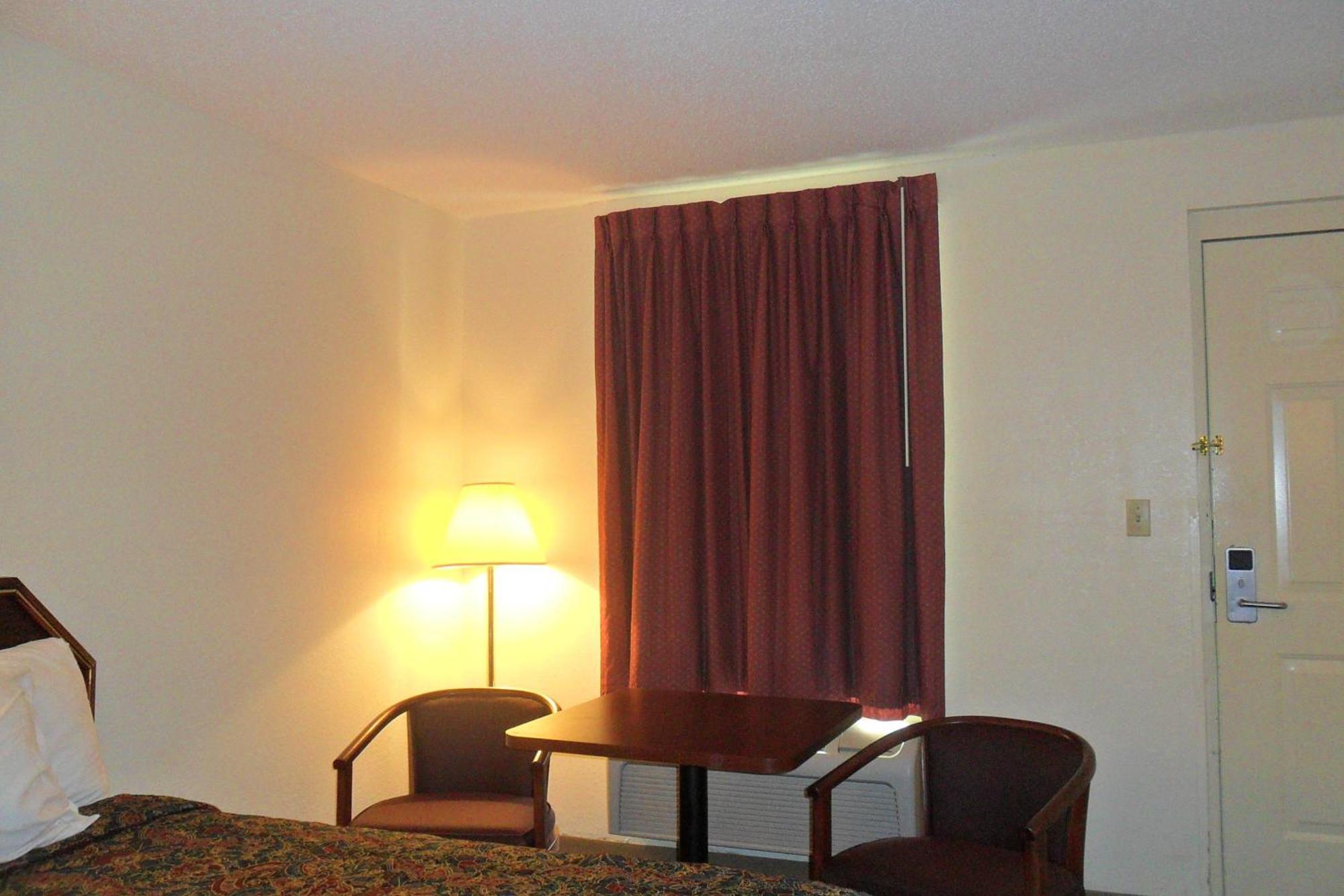 סלמה Luxury Inn & Suites חדר תמונה