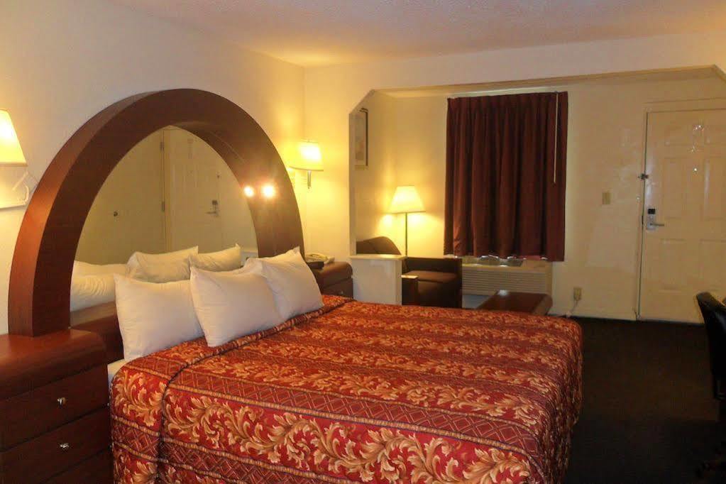 סלמה Luxury Inn & Suites מראה חיצוני תמונה